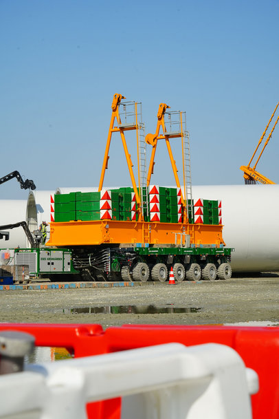 Four Giants go for Windpower: BMS Heavy Cranes assembles offshore wind turbines in Esbjerg